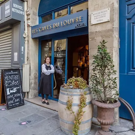 Beautiful In Louvre Museum Apartment
